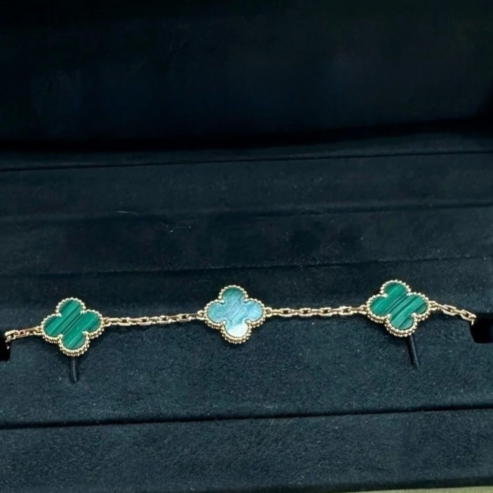 Elegant Gold and Green Clover Bracelet